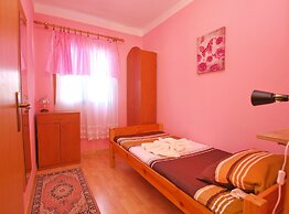 Apartment 879