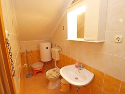 Apartment 879