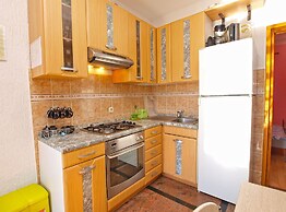 Apartment 879
