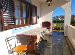 Apartment 879