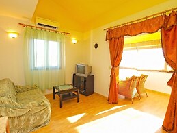 Apartment 879