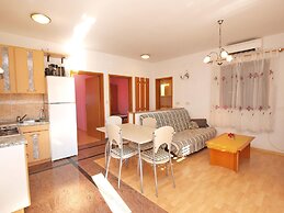 Apartment 879
