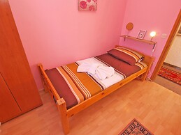Apartment 879