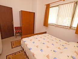 Apartment 894