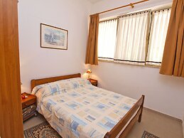Apartment 894