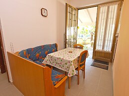 Apartment 894