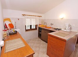 Apartment 895