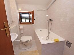 Apartment 895