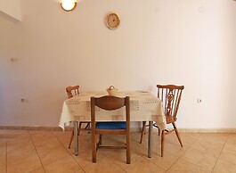 Apartment 909