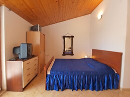 Apartment 909
