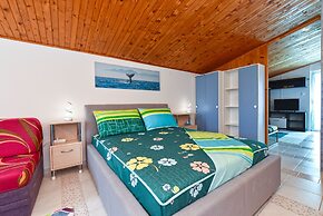 Apartment 925