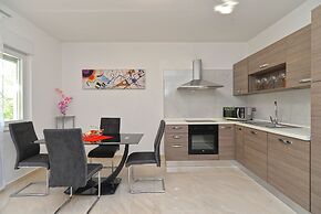 Apartment 925