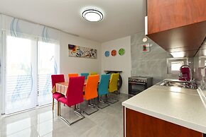 Apartment 925