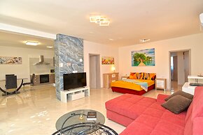 Apartment 925