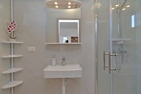 Apartment 925