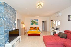 Apartment 925