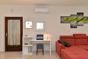 Apartment 925