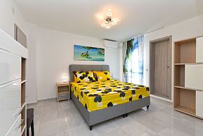 Apartment 925