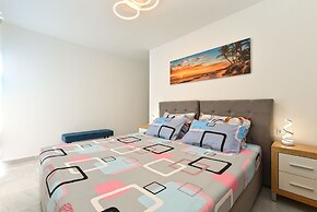 Apartment 925