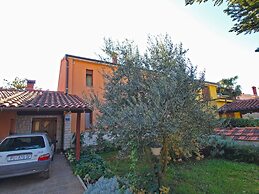 Apartment 933