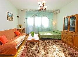 Apartment 933