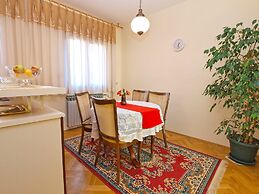 Apartment 933