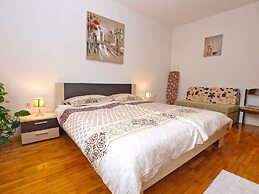 Apartment 946