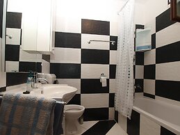 Apartment 949