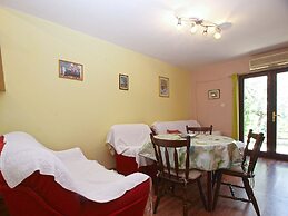 Apartment 949