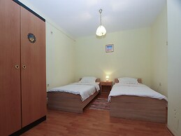 Apartment 949
