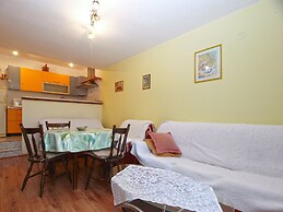 Apartment 949