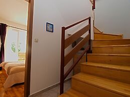 Apartment 958