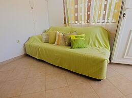 Apartment 958