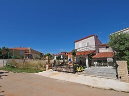 Apartment 958
