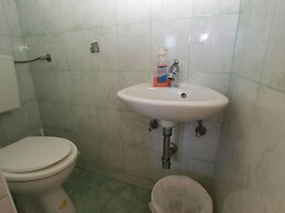 Apartment 958