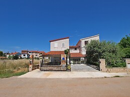 Apartment 958