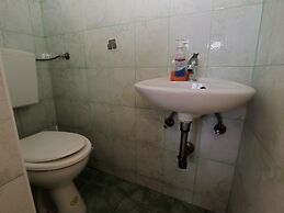 Apartment 958