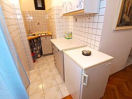 Apartment 977