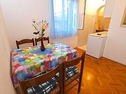 Apartment 977