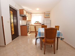 Apartment 979