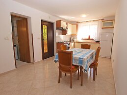 Apartment 979