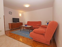 Apartment 979