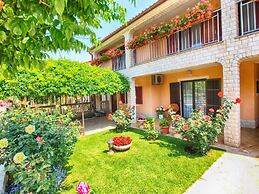 Apartment 979