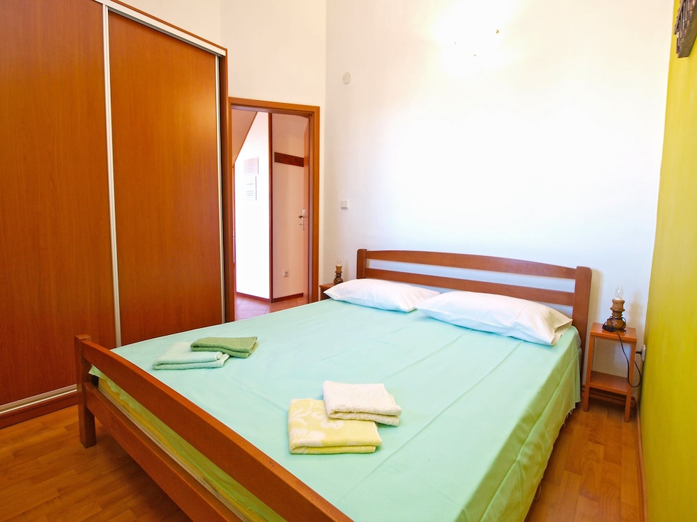 Apartment 990