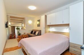 Apartment 1049