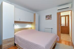 Apartment 1049