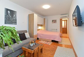 Apartment 1049