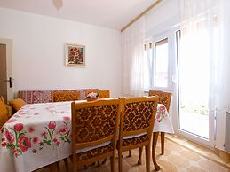 Apartment 1051