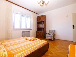 Apartment 1051