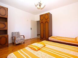 Apartment 1051